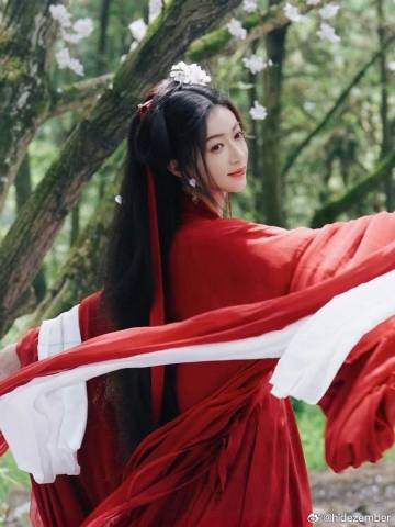 爱上吴姐的第二天知道她已经结婚生子了[苦涩]via Weibo