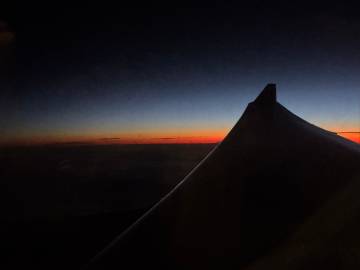 全程躲着日出飞via Weibo