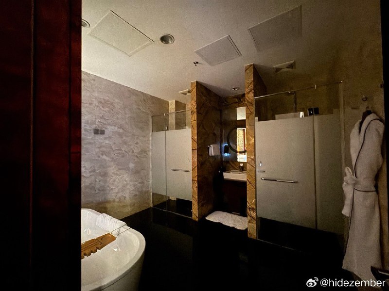 上下层复式的套房，一个人住，🌳睡过去了听不到我的吐槽via Weibo上下层复式的套房，一个人住，🌳睡过去了听不到我的吐槽via Weibo