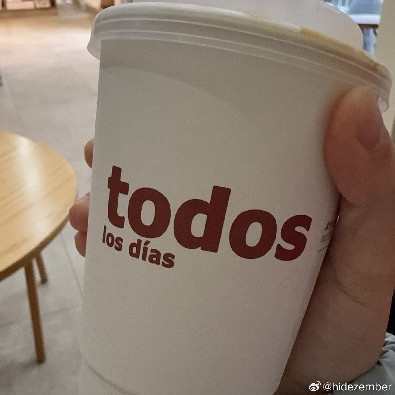 🐣：看了一下你的工作内容，非常高端，是白领的工作🐿️：啊，哪有高端🐣：狗屁工作！🐿️：…刚不好还说是白领的工作吗🐣：白领的工作就是狗屁工作via Weibo