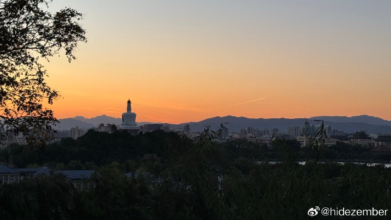 北京的秋天🐶🐣via Weibo北京的秋天🐶🐣via Weibo